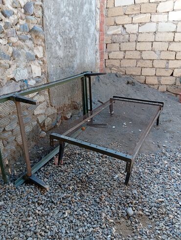 Çarpayılar: İşlənmiş, Təknəfərlik çarpayı, Bazasız, Matrassız