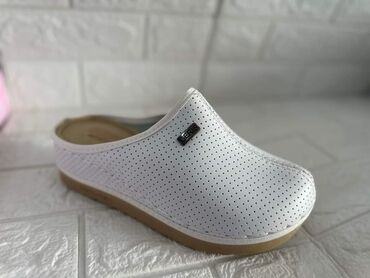 Papuče: 36-41
1500din — 13