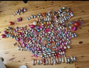 qoza bəhməzi: Məhsul: Şüşə Yeni il/Yolka bəzəkləri – böyük kolleksiya Təsvir: -