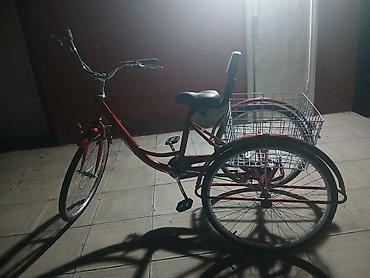 velosiped təkər: Qırmızı üçtəkərli velosiped – böyük arxa səbətli şəhər/daşıma modeli — 6