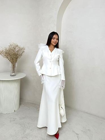 Костюмы с юбкой: Шикарная двойка из ткани «Барби». Комплект состоит из приталенного — 5