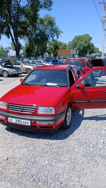 ипсум 2000 год: Volkswagen Vento: 1996 г., 2 л, Механика, Бензин, Седан