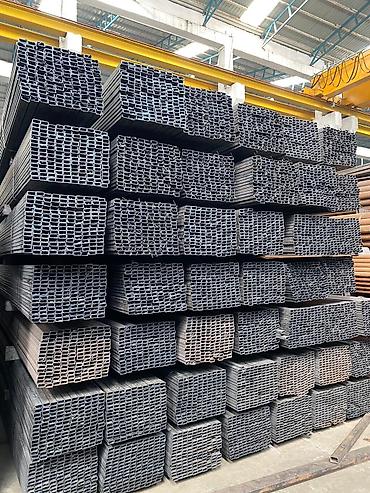 Metal məhsulları: Qara rəngdə, kvadrat formalı metal profillər. Tikinti və konstruksiya — 5