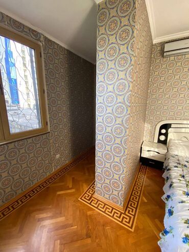 Uzunmüddətli kirayə mənzillər: 28 may metrosuna yaxın Amerika səfirliyinə yaxın 5 mertebeli binanın — 12