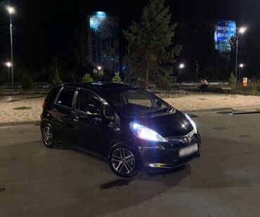 Honda: Honda Fit: 2011 г., 1.3 л, Вариатор, Бензин, Хэтчбэк