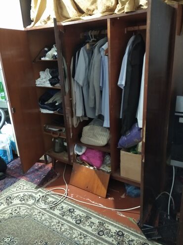 tut ağacı: Açılan, 3 qapılı Düz dolab, Şifonyer