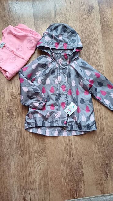 Koftalar, sviterlər: Vitrofka 3 yaş.Jaket ustunde hediyye.Kurtja twzedir.jaket geyinilib