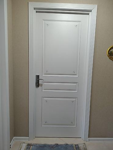 boya seti: Ağ rəngli daxili qapı – klassik dizayn. - Material: taxta əsaslı — 1