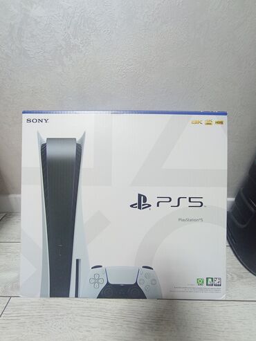скупка сони: Игровая приставка Sony PlayStation 5 в белом корпусе, обеспечивающая