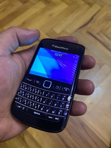 telefonlar 100 manata: Blackberry Bold, 16 GB, rəng - Qara, Düyməli, Sensor