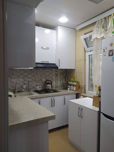 Uzunmüddətli kirayə mənzillər: Nəsimi rayonu,Əcəmi metrostansiyasindan 6-7 dəqiqəlik məsafədə, 4-cü — 8