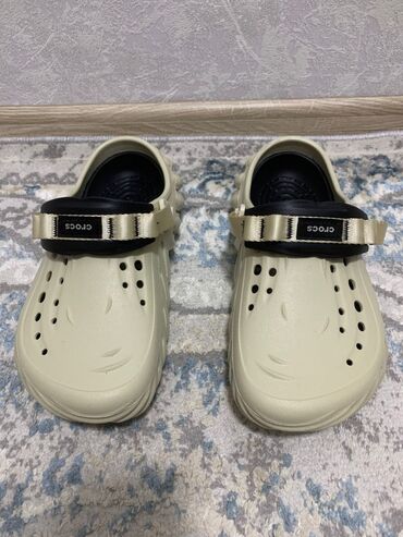 Босоножки, сандалии, шлепанцы: Мужские сандалии, 40, Crocs, Новый, цвет - Бежевый