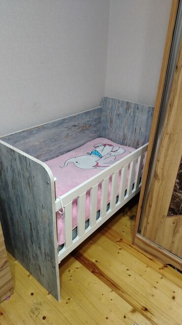 стульчик и кресло кочалка для кормления: Usaq ucun çarpayi. Sunay kidsdən alınıb həm yirğalanir həmdə belə