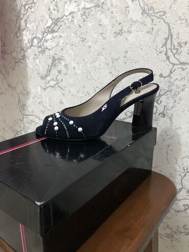 Женская обувь: Фирменный оригинал босоножки 37 размер . Покупали за 22900 рублей в