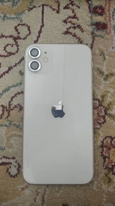 Apple iPhone: IPhone 11, Б/у, 128 ГБ, Белый, Чехол, 75 %