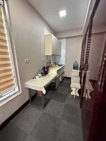 Ofislər: Xətai metrosunun arxası, 12 mərtəbəli plazanın 12 ci mərtəbəsində — 21