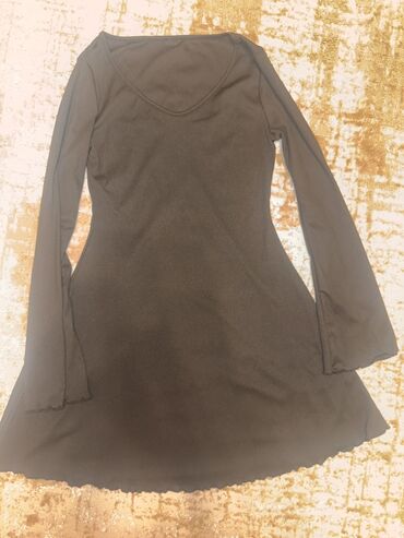 Dəstlər, kostyumlar: Qadın geyim dəsti - Qara qısa qol don: sadə, bədənə oturan siluet — 15