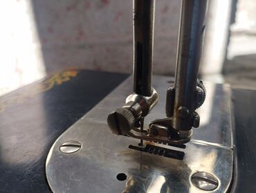 промышленные швейные машины: Швейная машина Ручной