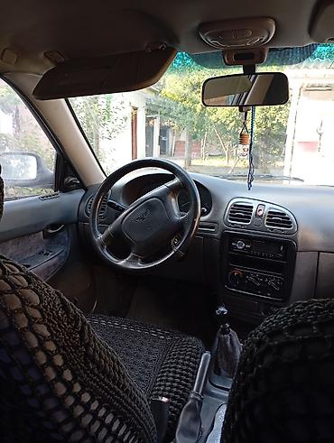 Daewoo: Daewoo Nubira sedan - Kuzov: 4 qapılı sedan, ağ rəng - Ban dizaynı — 16