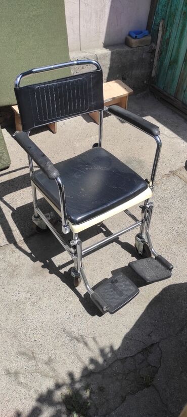 Инвалидные коляски: Инвалидная коляска с встроенным туалетом

продаю состояние хорошее