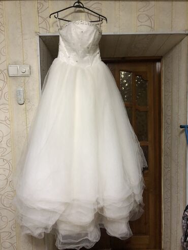 свадебное фата и перчатка: Продаю свадебное платье с фатой Размер 48 В хорошем состоянии Тел
