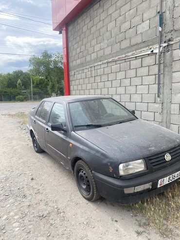 меняю на венто: Volkswagen Vento: 1998 г., 2 л, Механика, Бензин, Седан