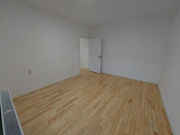 Prodaja stanova: Prodajem dvoiposoban stan 51m2. Stan se sastoji se od dnevnog boravka — 12