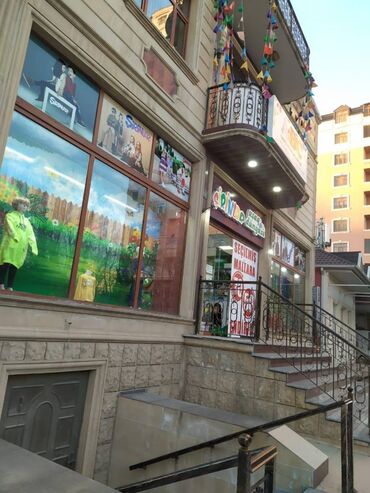 Mağazalar: Binəqədi rayon ərazisində 4 mərtəbəli tam təmirli, 700 kv sahəsi olan — 4