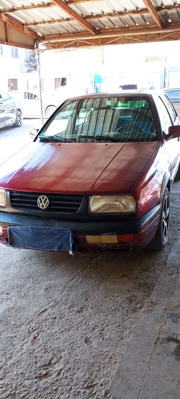 polo авто: Volkswagen Vento: 1993 г., 1.8 л, Механика, Бензин, Седан