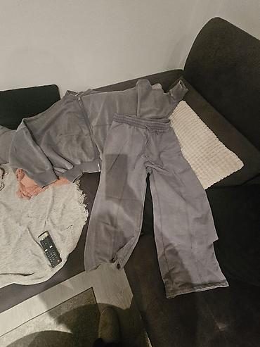 turski bade mantili: Zara ženska trenerka u kompletu, veličina S. Komplet se sastoji od: - — 1