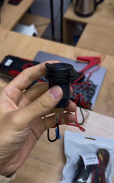 Другая автоэлектроника: Врезная розетка в авто USB разъемы в машину Разъемы для зарядки в авто at lalafo.kg — 6 Другая автоэлектроника: Врезная розетка в авто USB разъемы в машину Разъемы для зарядки в авто — 6