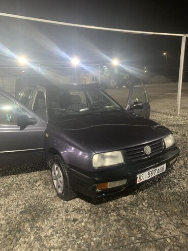 Volkswagen: Volkswagen Vento: 1991 г., 1.8 л, Механика, Бензин, Седан