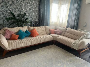 Digər mebel: TehiUqlavoy divan. 800azn. ölçü 250/350sm. Baza yoxdur amma arxaya