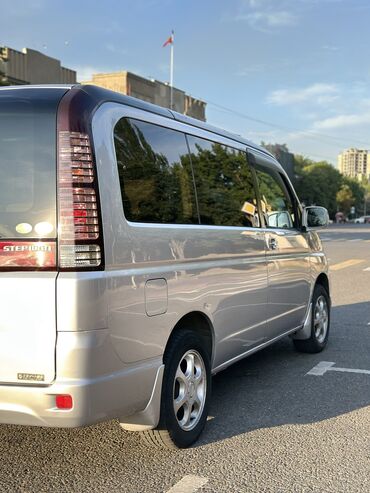 срочно срочно продаю машина: Honda Stepwgn: 2003 г., 2 л, Автоматические, Бензин, Минивэн