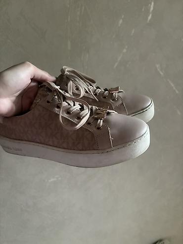 air jordan 4: Michael Kors qadın krosovkaları
Razmer 8 (39 razmer)
Original — 2