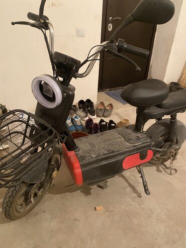 Другой электротранспорт: Продаю электроскутер 350w Макс скорость -30-35 . Вес 60кг