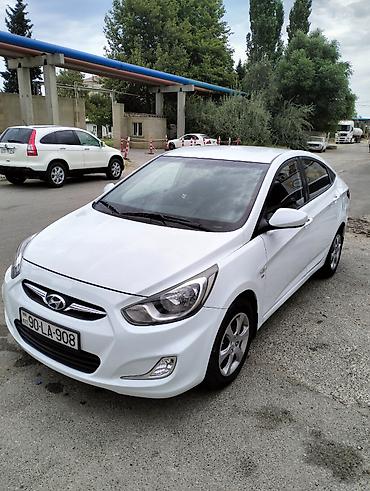 Hyundai Accent: 1.6 l | 2011 il Sedan