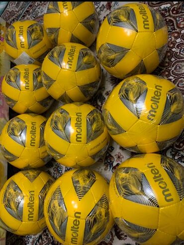 ретро футбольные формы: Футбольный мяч молтен оригинал