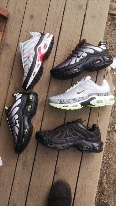 Women's Sneakers and athletic shoes: 44 — 1
