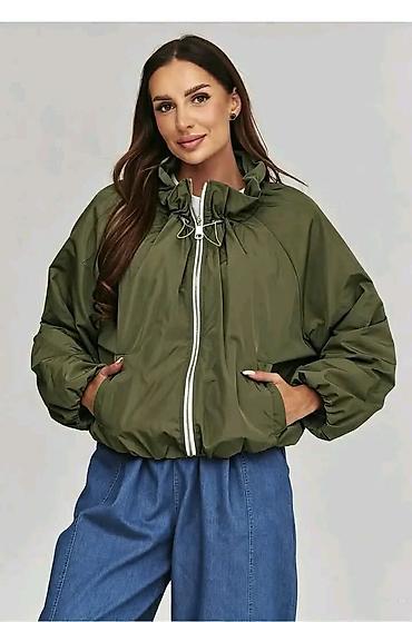 springfield torbice: Ženska lagana jakna sa rajsferšlusom - Model: kratka, komotna silueta — 2