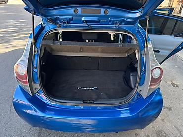 Scion: Toyota Prius C – mavi rəngli, 5 qapılı hibrid hetçbek. Əsas — 3