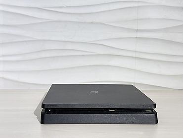 ps4 ош: Срочно продам пску. Комплектация: - Консоль PS4 Slim - Беспроводной — 2