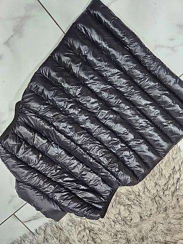 Trenerke: Prsluci
Velicine S m l xl xxl 
Cena 4700 din — 3