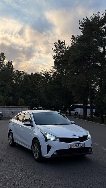 Kia Rio: 2021 г., 1.6 л, Автомат, Бензин, Седан