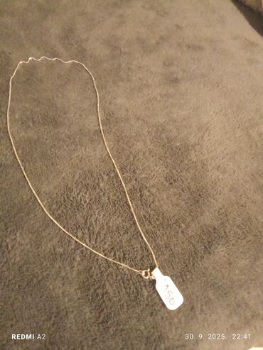 Prstenje: Srebrne minđuše sa kukicom i privjeskom u obliku suze. Centralni deo na lalafo.rs — 13 Prstenje: Srebrne minđuše sa kukicom i privjeskom u obliku suze. Centralni deo — 13