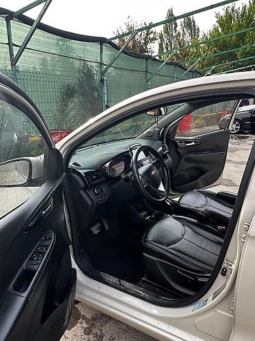 Продажа авто: Chevrolet Spark: 2018 г., Автомат, Хэтчбэк — 4
