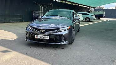Toyota Camry: 2020 г., 2.5 л, Автомат, Гибрид, Седан — 3