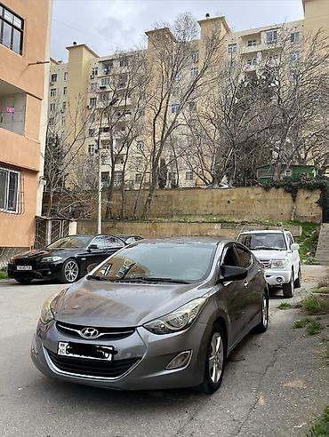 Hyundai Elantra: 1.8 l | 2011 il Sedan