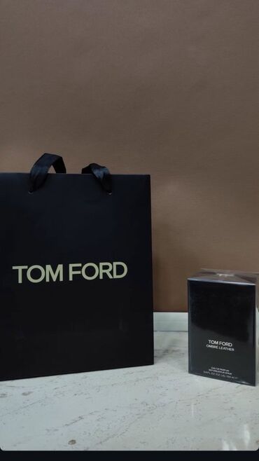 Ətriyyat: Lüks kişi ətirləri seçimi - Dior Sauvage (Eau de Toilette): Tünd mavi — 9