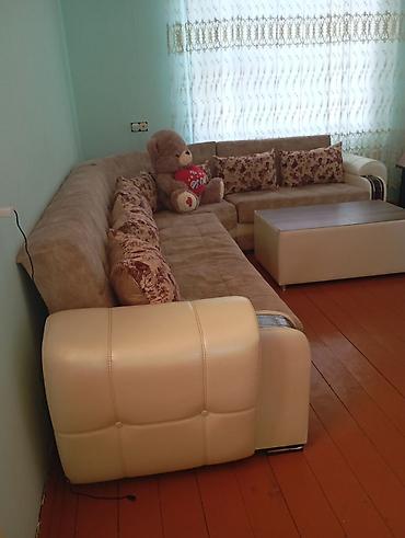 Künc divan dəsti - L formalı geniş künc divan: yumşaq süet tipli